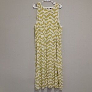 Ann Taylor Petite size S, yellow/white zigzag dress, gold button back